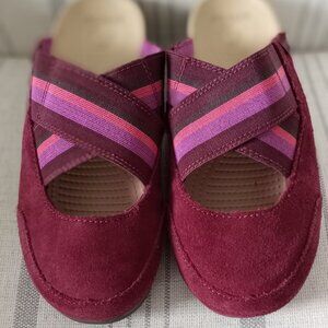 'Crocs' Burgundy Suede Slides Size W5 EUC